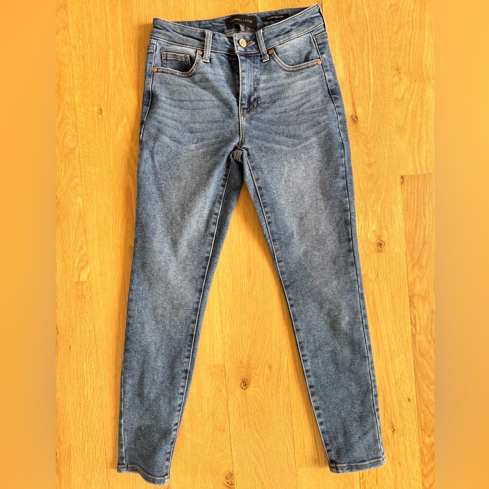 Kendall + Kylie Skinny Jeans 3/26 High Rise Stretch Medium Wash